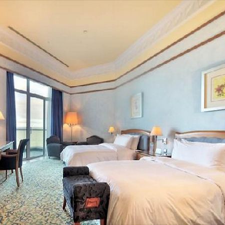 Empire Hotel And Country Club Brunei Bandar Seri Begawan Exterior photo
