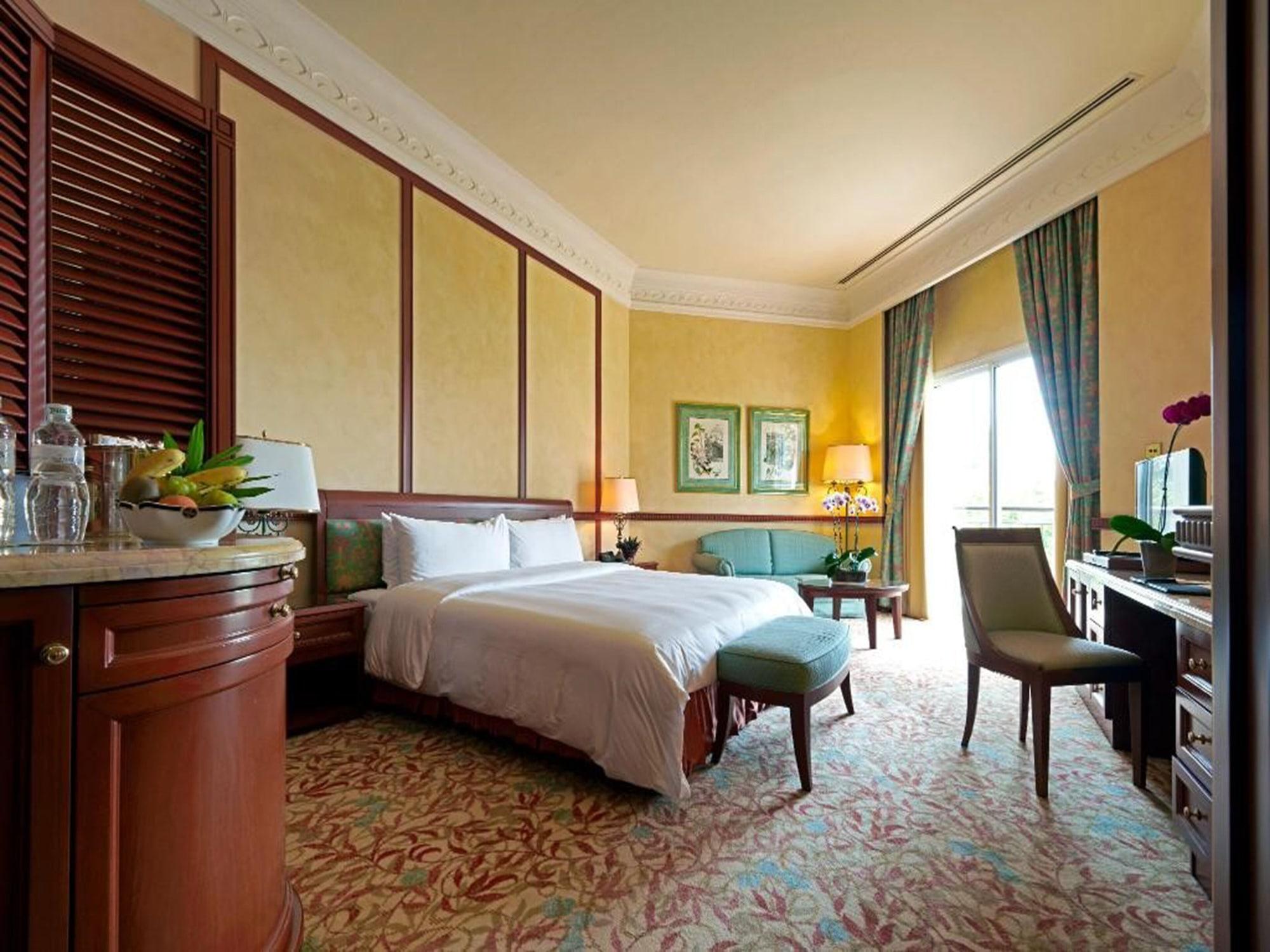 Empire Hotel And Country Club Brunei Bandar Seri Begawan Exterior photo
